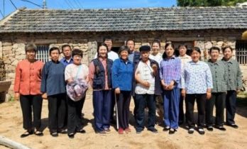 一部手机，16天，20多名村民！拍出2.3亿次播放量爆款短剧