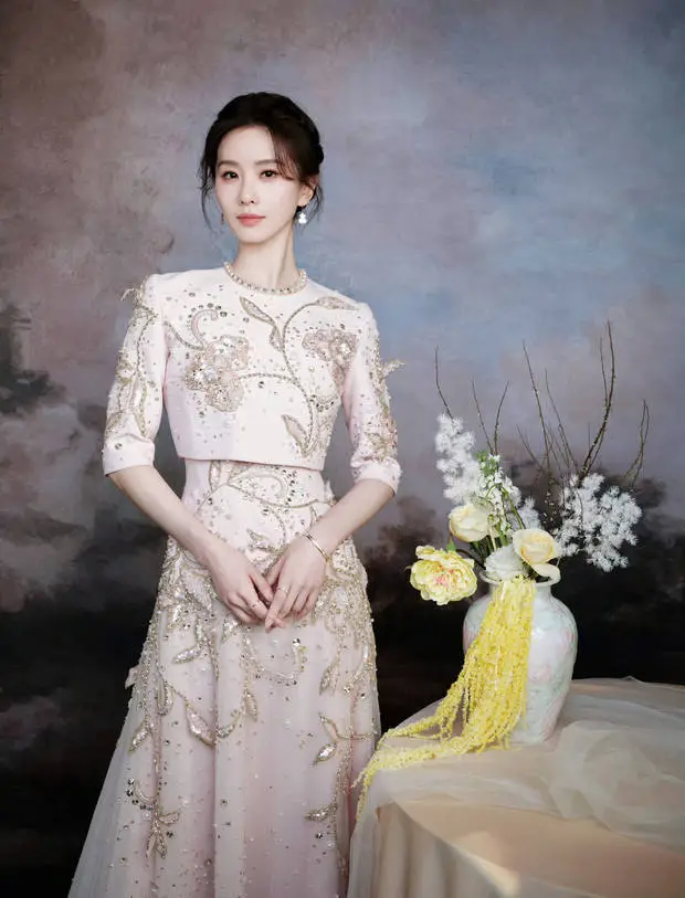 刘诗诗大气优雅。