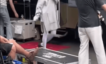 章若楠“竹竿腿”引热议：自律背后，是女明星的上镜“必修课”