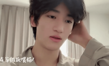 邓佳鑫卧室惊现易烊千玺照片：别样同框，追星梦想的奇妙映照