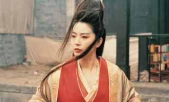 住11亿豪宅也有苦恼！林青霞自曝被吓到手抖，三请专业人士灭蟑螂