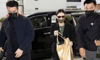 张柏芝摊上事了！庭审上被索赔上千万，带4个助理开庭，背后的事捂不住