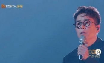 55岁林晓峰双语主持海南电影节！英文流利被誉宝藏艺人