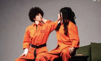 王俊凯话剧《趁世界还年青》演出 引入AI元素