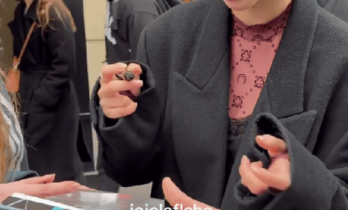 柳智敏巴黎街头粉丝福利，怼脸照颜值超能打