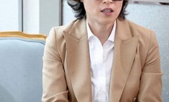 富商赵世曾家庭照曝光，女儿称父亲生活奢华，总有很多女友在身边