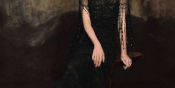 贾静雯黑色亮片礼服气场强大 大秀美背性感火辣