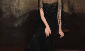 贾静雯黑色亮片礼服气场强大 大秀美背性感火辣