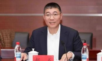 中央戏剧学院院长郝戎被查！拍戏不红转型，还曾是靳东的老师