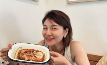 40岁杨天真放寒假回国工作！晒嘴唇上火长泡出血，连续吃火锅太猛