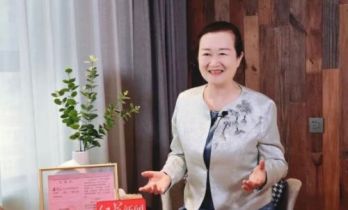 60岁退休干部拍短剧成“竖店容嬷嬷”：单次工作时长最长超25小时