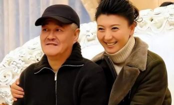 闫学晶“忘本”上热搜，赵本山曾提醒她别变味，还是老艺术家清醒