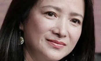 许何发文追忆生母何晴，还顺手替后妈张澍出了恶气，许亚军没说谎