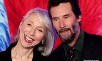 61岁基努里维斯牵52岁女友玩滑冰，现场亲吻画面超甜蜜