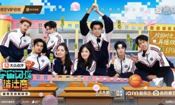 《宇宙闪烁请注意》王鹤棣重逢恩师泪撒母校 上演时光对决