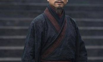 TVB“绿叶王”镜头前失控落泪，曾高调辞职后回巢，被嘲吃回头草