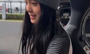 厦门偶遇欧阳娜娜，生图下身材干瘪，小肚子平了，罗圈腿好抢镜