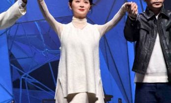 邓莎直播爆哭！送 13 岁儿子留英反被 "抛弃"，不婚却偷偷冻卵真相扎心