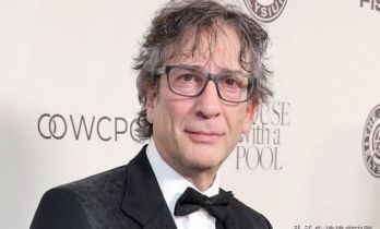 名声扫地一年后，知名作家尼尔盖曼亮证据：这是一场抹黑行动