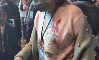 朱玲玲与丈夫看演唱会，霍启刚霍启山也在场，继父子同框相处愉快