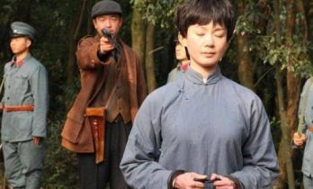 演员闻雨晒照为女儿庆生，老公张正阳出镜，父女俩长得好像