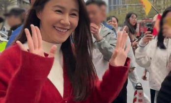 TVB女星黄翠如现身顺德！与粉丝近距离接触！挤得水泄不通！