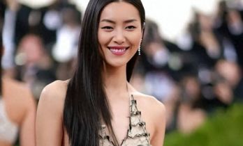 刘雯走秀业务生疏，奚梦瑶带货奶粉遭吐槽，何穗才成真赢家？