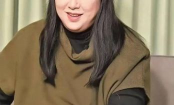 48岁前港姐回忆因压力大退圈,勇敢走出情绪病困扰,拒再过复杂生活