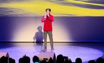唢呐吹响大巴黎！青年演奏演员刘增文帅惊艳法国春晚