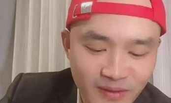 刘晓庆38岁前男友竟直播吐槽：我被她害惨了！现在都找不到女朋友