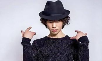 庞麦郎再撕华晨宇，工作室怒怼“冷饭又炒”，这出戏演8年了？