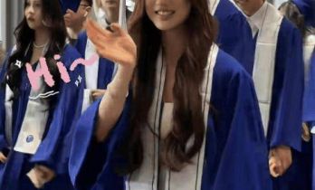 钟丽缇现身二女儿毕业典礼当场落泪，张伦硕亲吻继女引发争议，被指分寸感不足