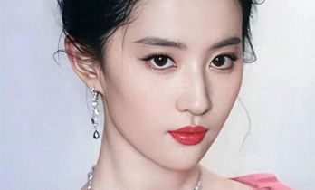刘亦菲穿粉色深V裙被夸爆了，其实她没变，是我们看她的方式变了