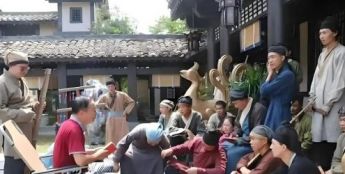 影视行业冷透了：167个人抢一个活，顶流演员台上求工作