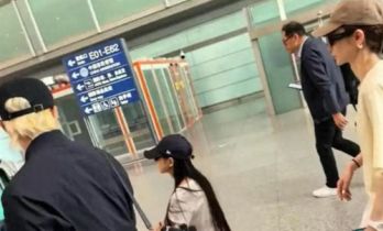偶遇李承铉一家三口街头逛，11岁Lucky时髦变迷你戚薇