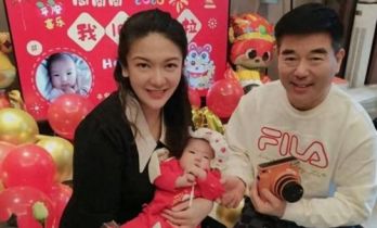 他是大家熟悉的演员，娶小27岁央视主持为妻，58岁才当爸低调幸福