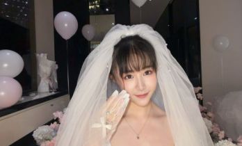 甜蜜暴击！苏凌丘接受男友W酒店浪漫求婚，现场典雅至极