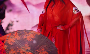 钟洁希玩转“五语”舞台　《华音如梦》唱出东方新韵